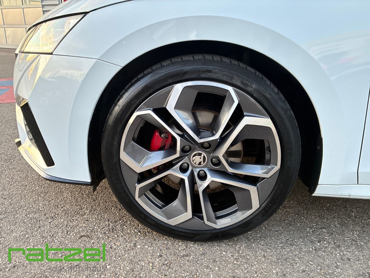 Fahrzeugabbildung SKODA Octavia RS Combi 2.0 TDI DSG  AHK Panodach Navi