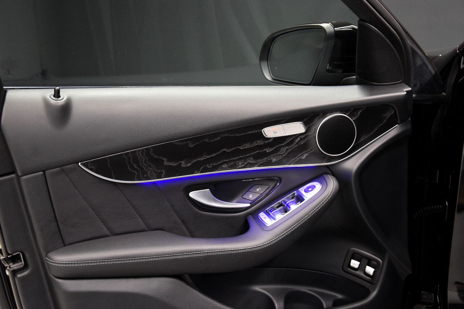 Fahrzeugabbildung Mercedes-Benz GLC 200 4Matic AMG Pano Kamera LED Tempomat