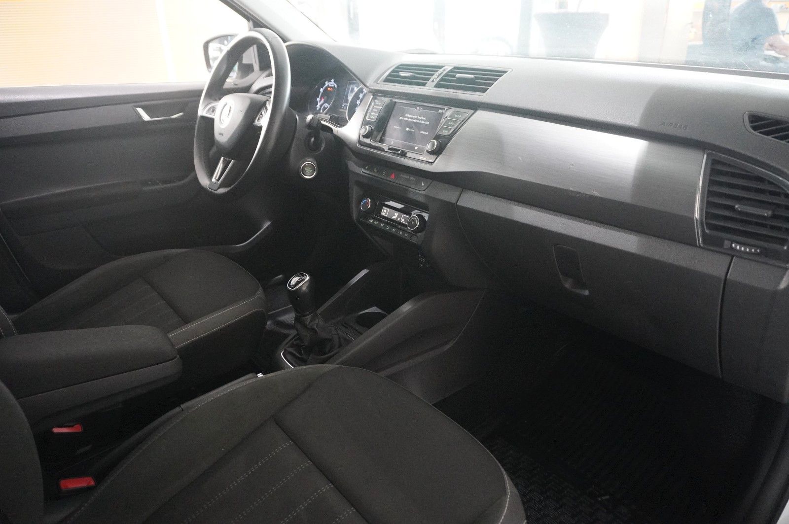 Fahrzeugabbildung SKODA Fabia Combi 1.0 TSI STYLE NAVI/LED/SHZ/PDC/TEMP.