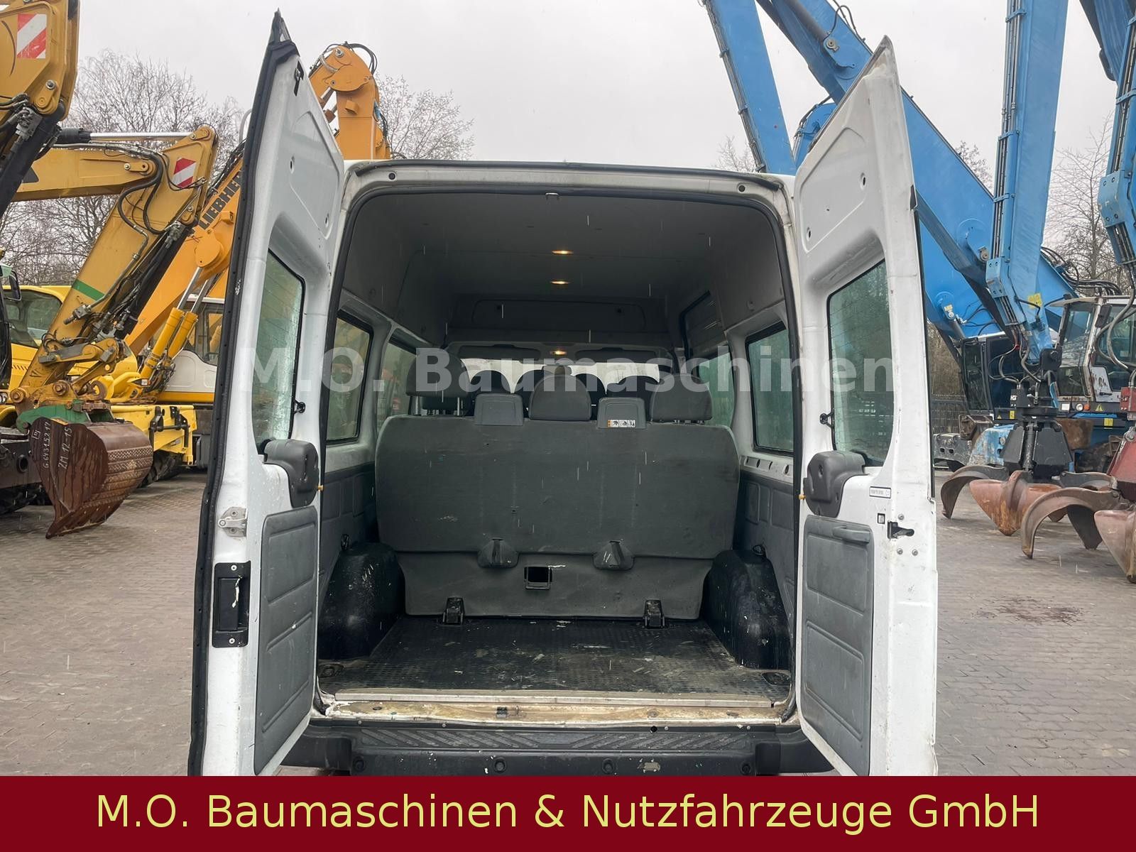 Fahrzeugabbildung Ford Transit 115T300 / 9 Sitzer