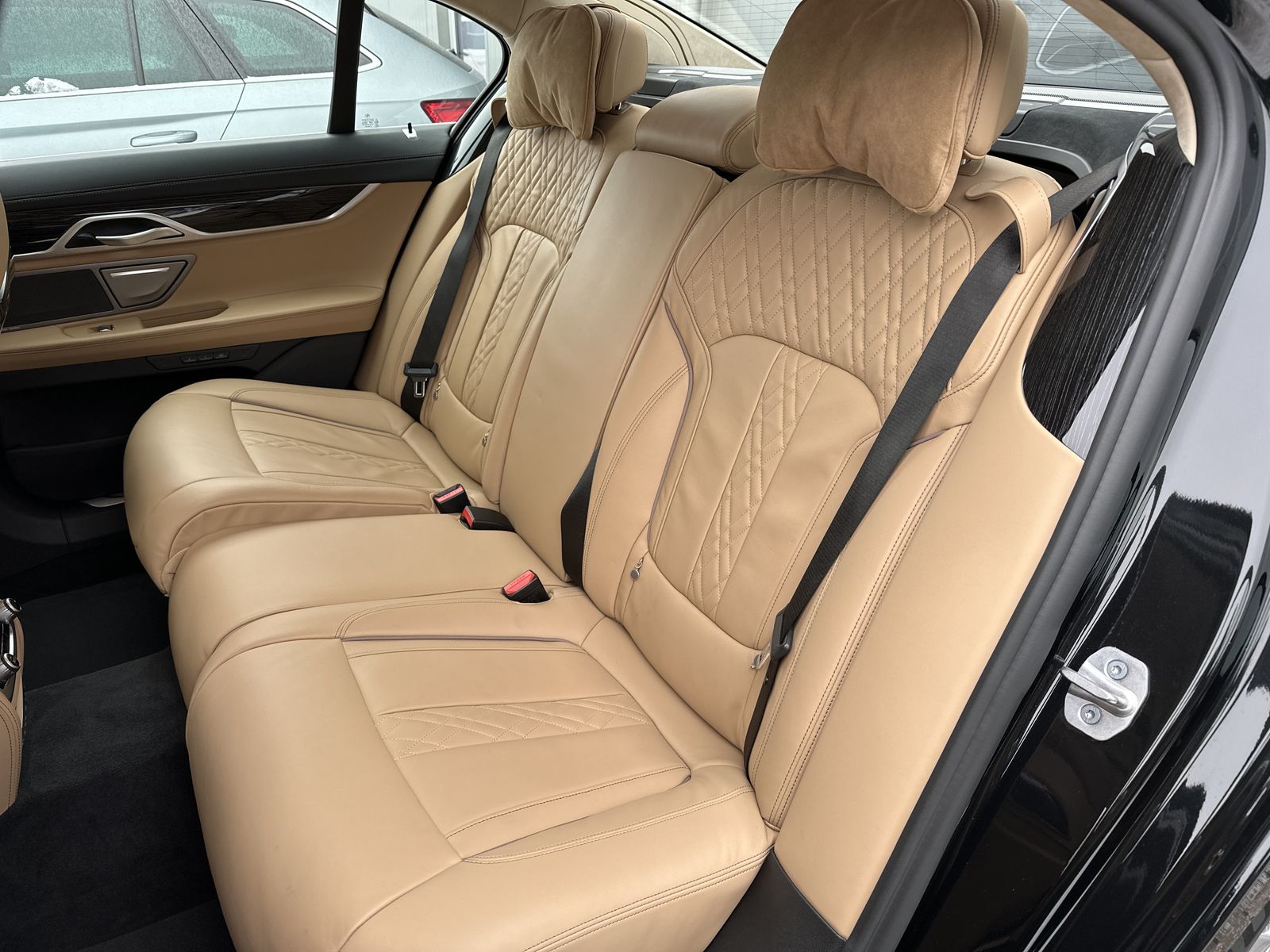 Fahrzeugabbildung BMW 750i xDrive Pure Excellence NAV+LASER+360°+HEAD-