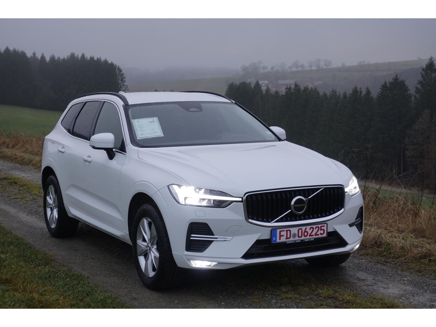Volvo XC60 B4 D Momentum Pro AWD / AHK /Licht-Paket/Pa