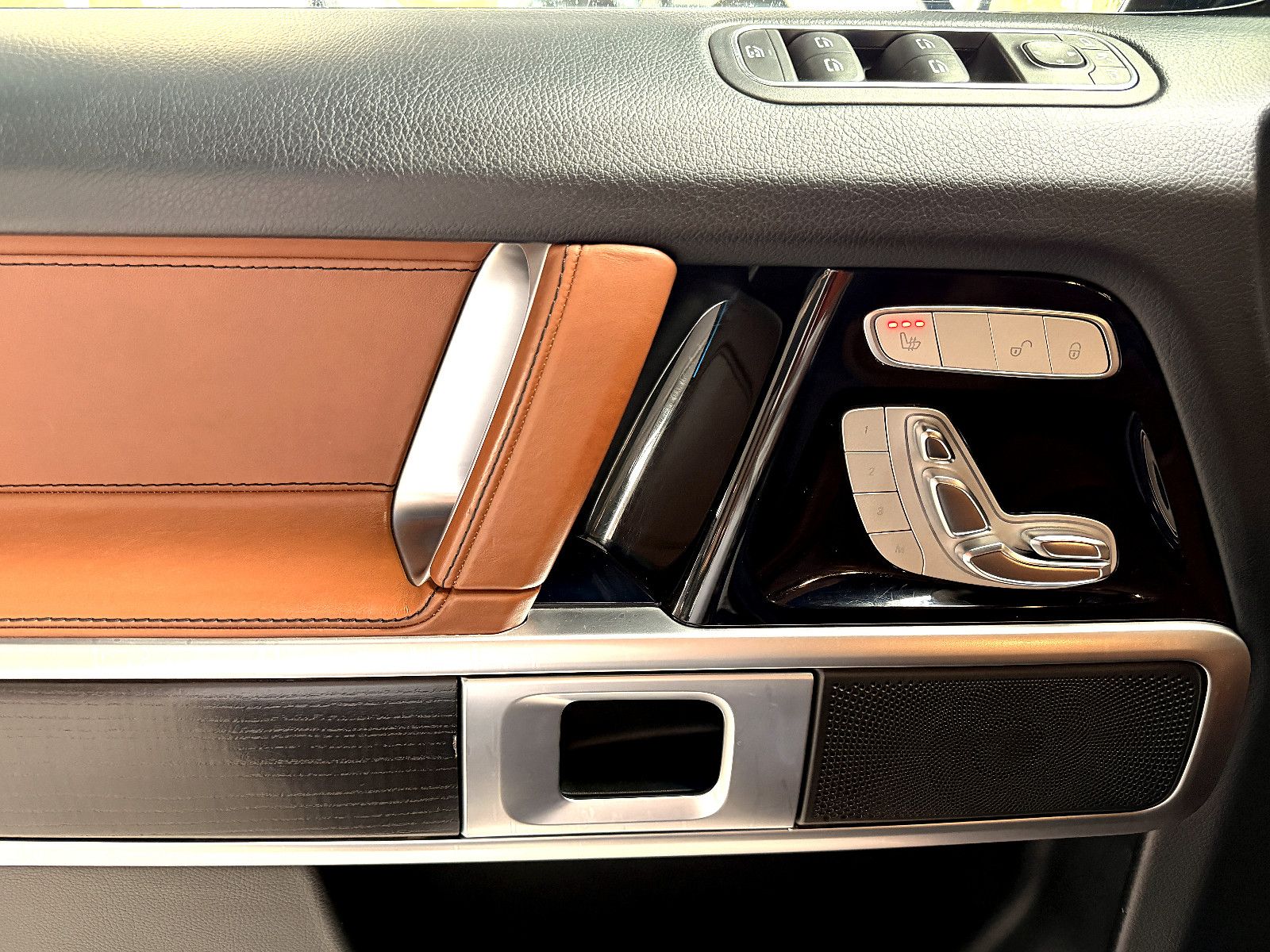 Fahrzeugabbildung Mercedes-Benz G 500 /AMG/22''ALU/AMBIENTE/360°KAM/STANDHEIZUNG