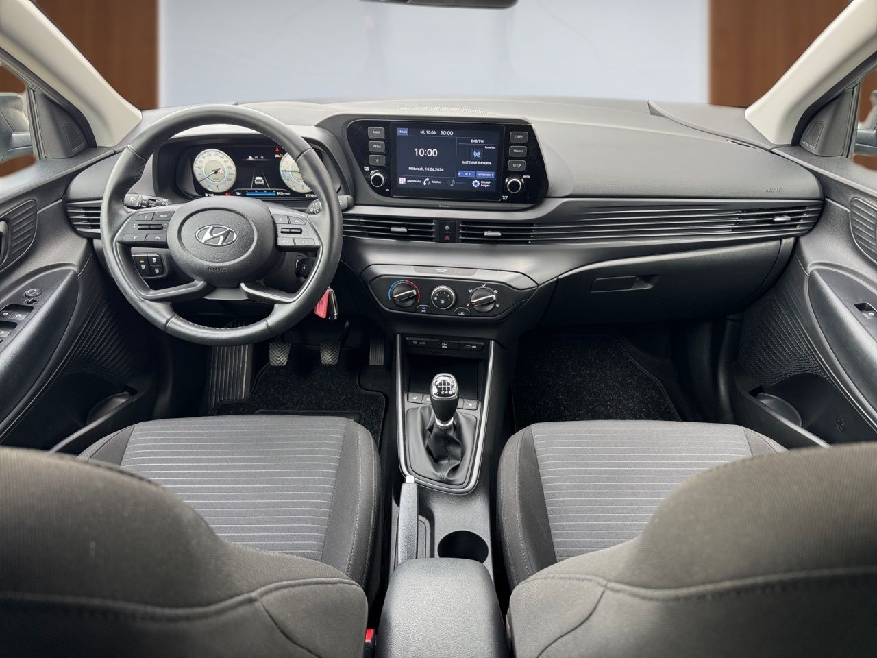 Fahrzeugabbildung Hyundai i20 EDITION 30 SHZ*NAVI*KAMERA*LHZ*DAB*CARPL*USB
