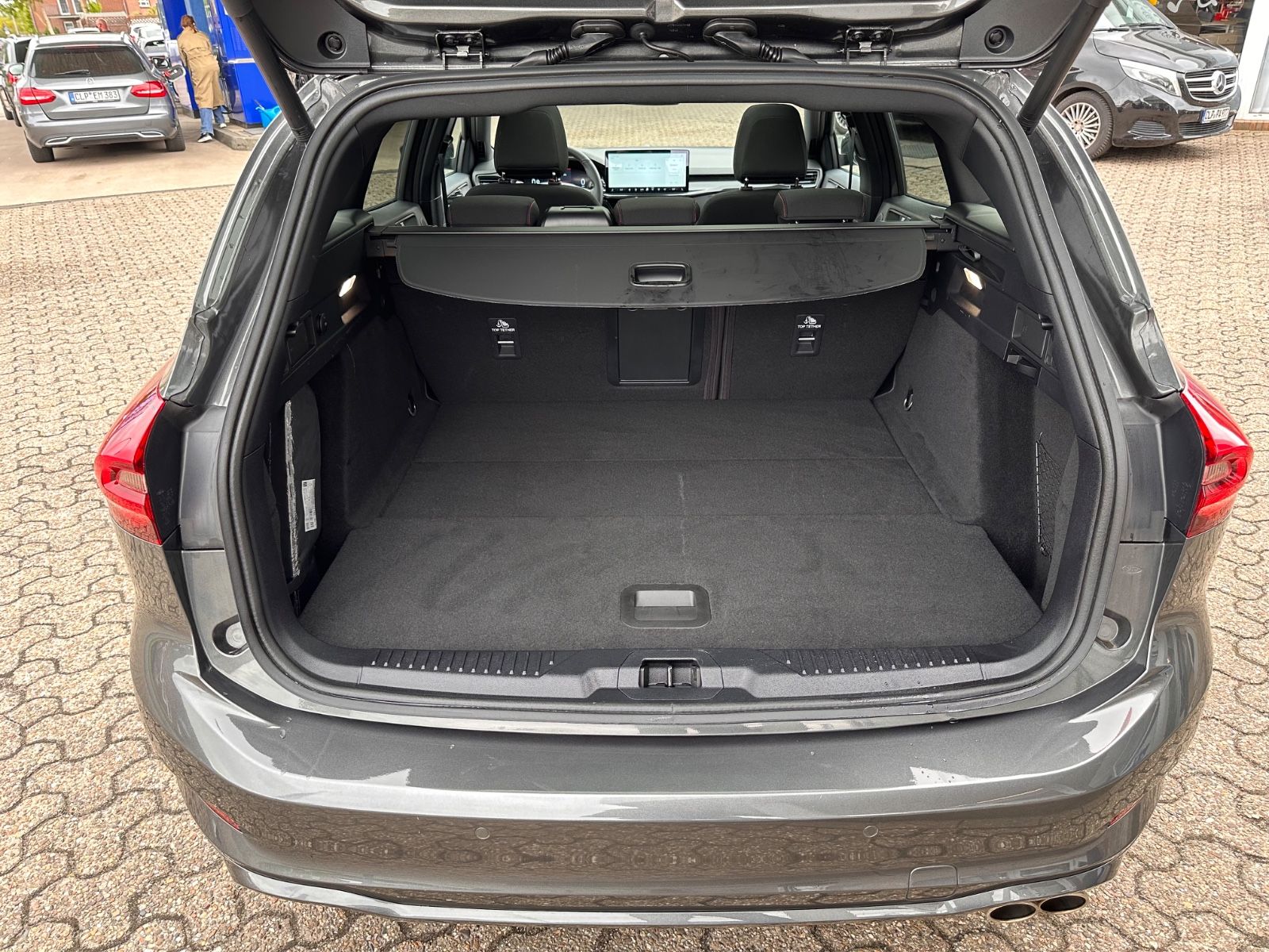 Fahrzeugabbildung Ford Focus Turnier ST-Line X 1.0 Pano/ACC/Matrix/Navi