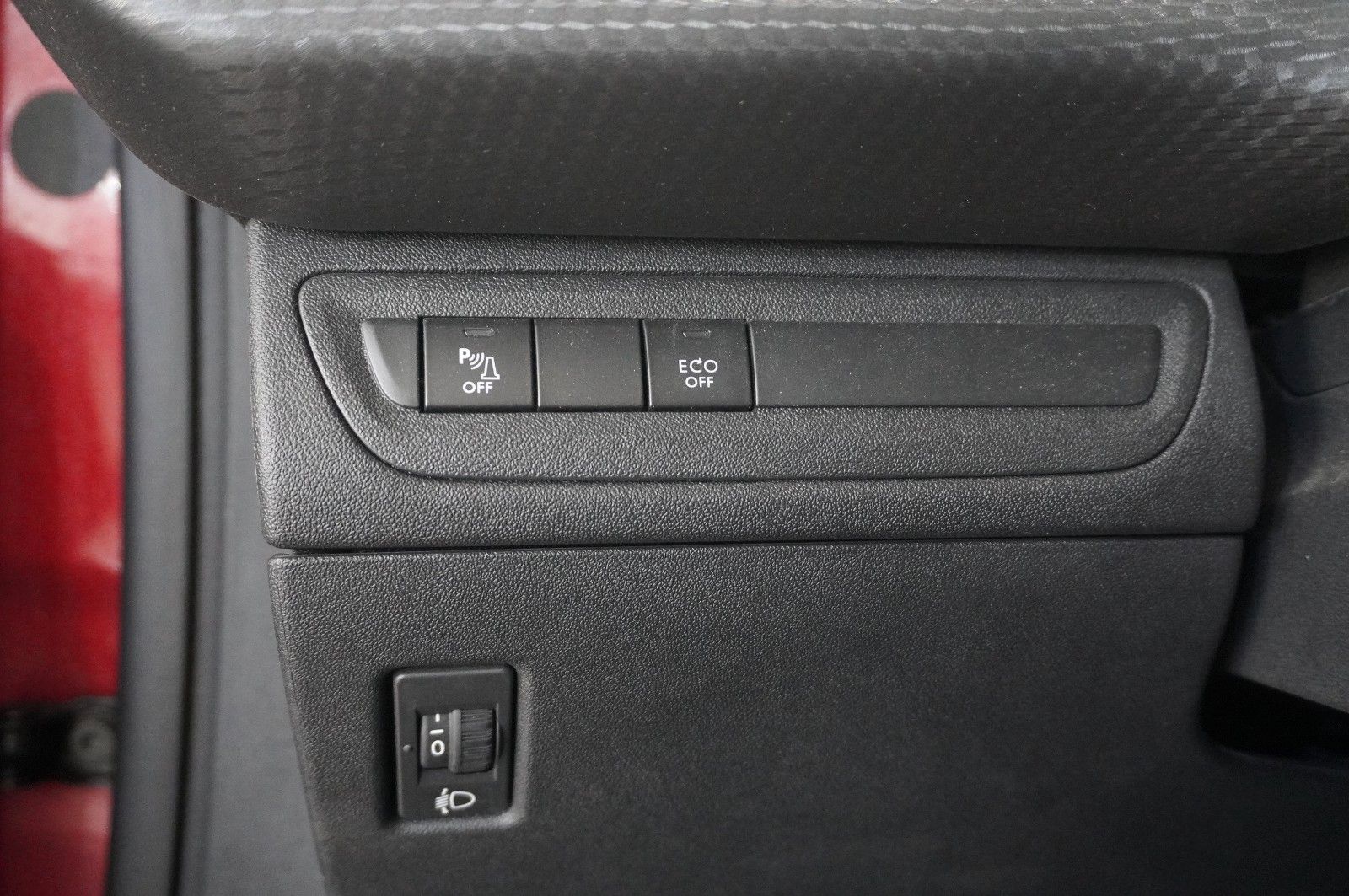 Fahrzeugabbildung Peugeot 2008 1.5D ALLURE NAVI/LED/KAMERA/SHZ/PANO./SPORT