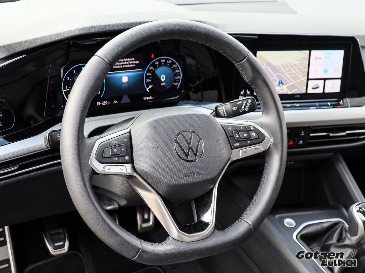 Fahrzeugabbildung Volkswagen Golf VIII Move 1.5 TSI Move Navi AHK Light LED