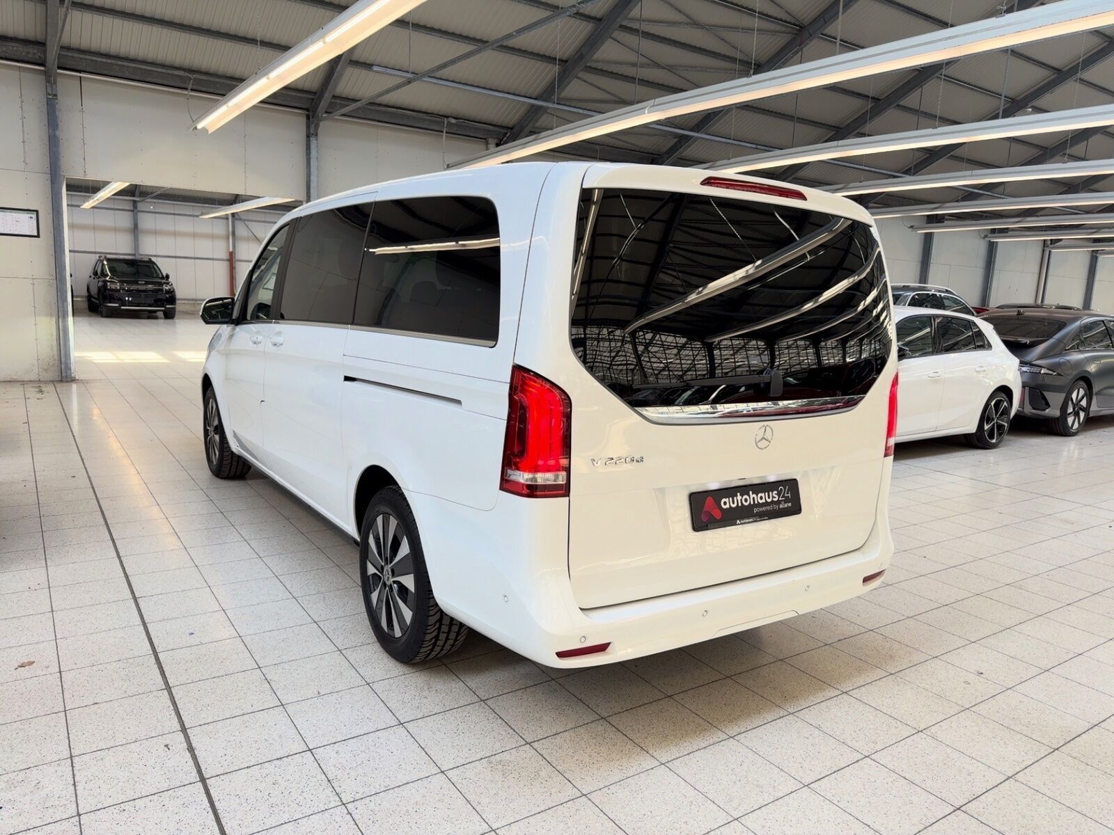 Mercedes-Benz V 220 d Avantgarde lang 360° LED Burmester foto 4