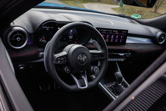 Fahrzeugabbildung Alfa Romeo Tonale 1.3 MultiAir PHEV Q4 Veloce Assisp Wintp