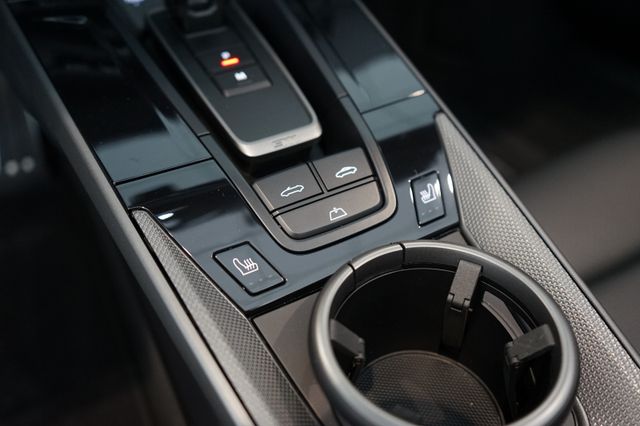 Porsche 992.2 Carrera Cabriolet | Sportabgasanlage | 21"