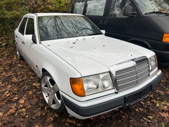 Mercedes-Benz 200 E