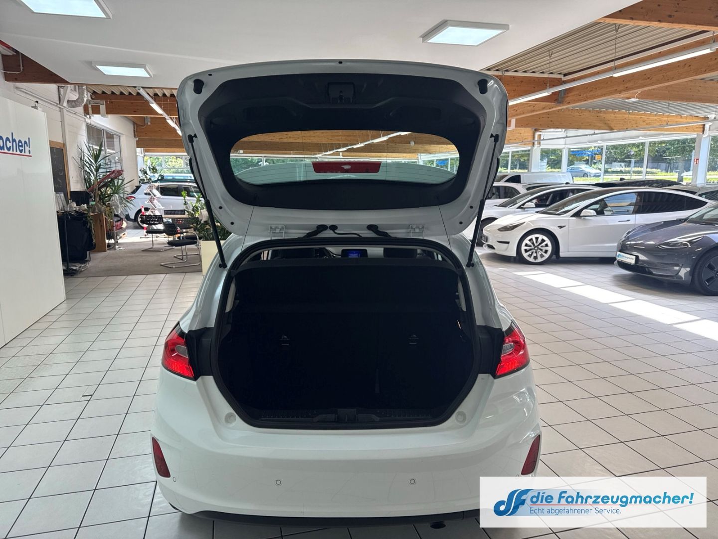 Fahrzeugabbildung Ford Fiesta Cool & Connect 1.0 EcoBoost EU6d Navi LED