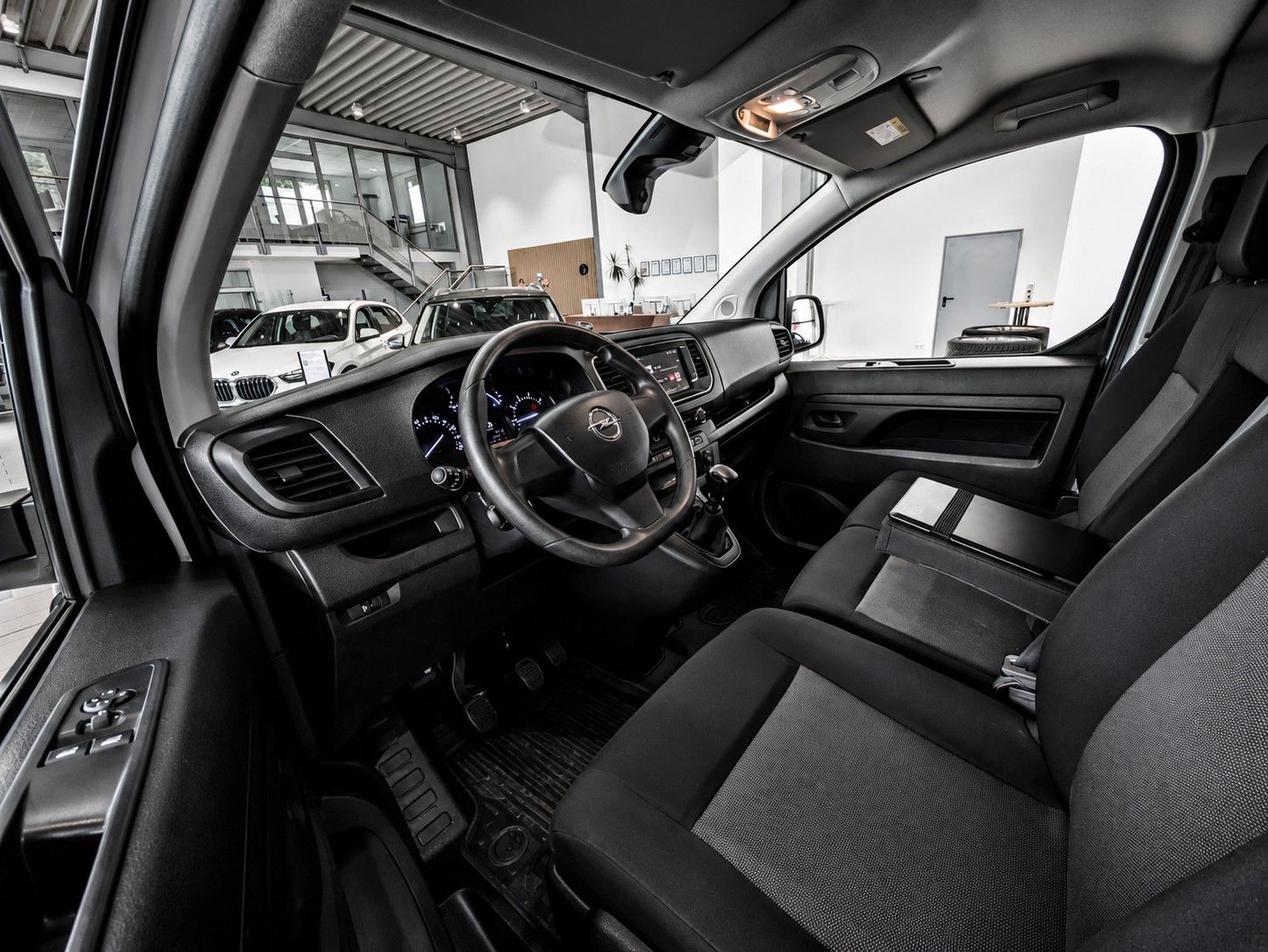 Fahrzeugabbildung Opel Vivaro Kasten Edition M KLIMA NAVI TEMPOMAT 1.Hd