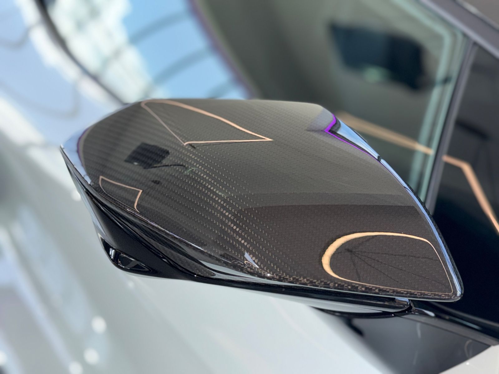 Revuelto V12 Full Carbon Lift Sonus