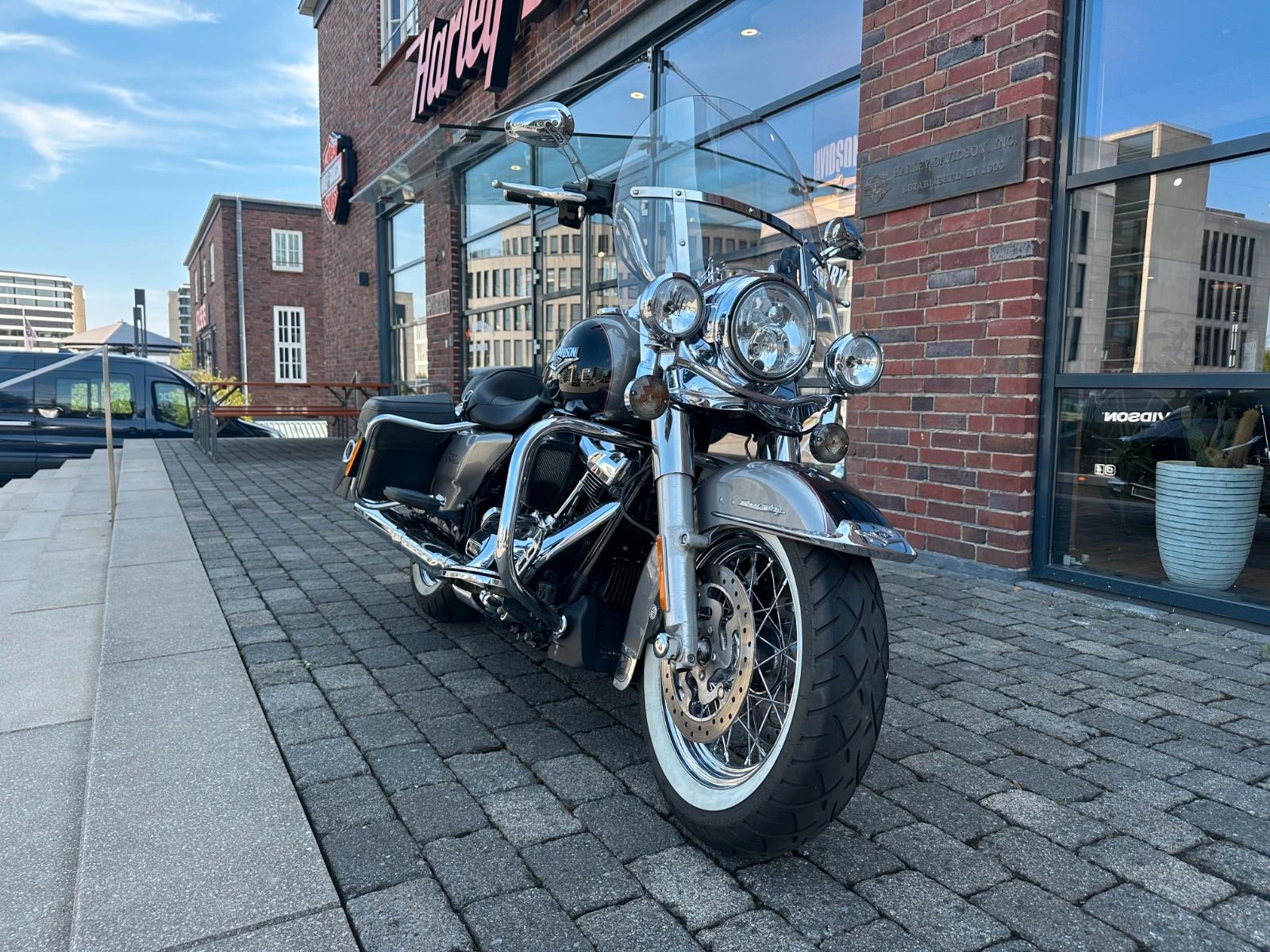 Harley-Davidson FLHRC Roadking Classic