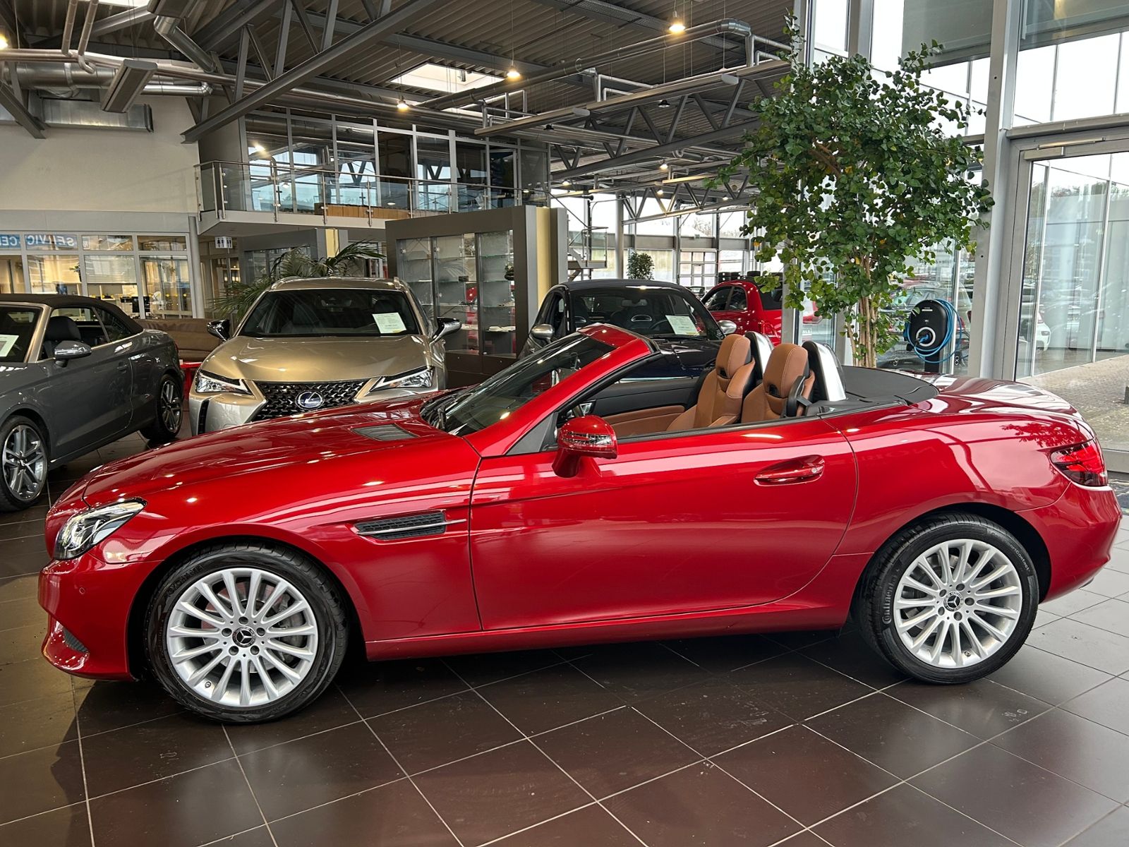 Fahrzeugabbildung Mercedes-Benz SLC 300 H/K RFK LED NAVI