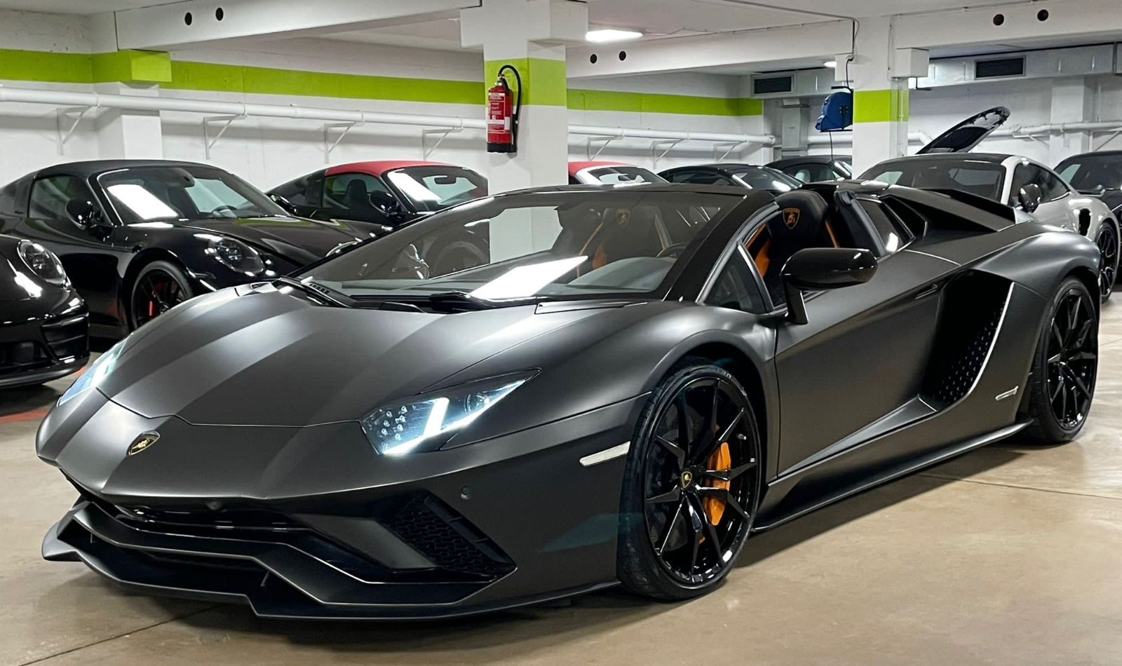 Fahrzeugabbildung Lamborghini AVENTADOR S ROADSTER CARBON LIFT GARANTİ TOPZUST