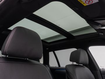 Fahrzeugabbildung BMW 530e Panorama Kamera Laser HUD DAB H/K ACC AHK