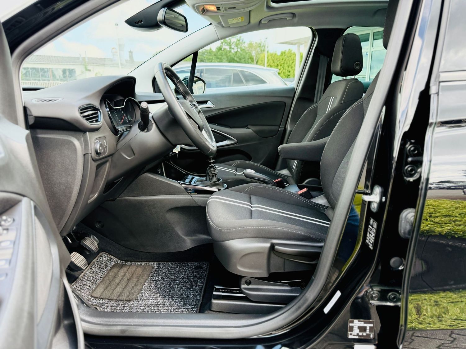 Fahrzeugabbildung Opel Crossland X 1,2 T ELEG., Navi, Panod, LED, RFK,