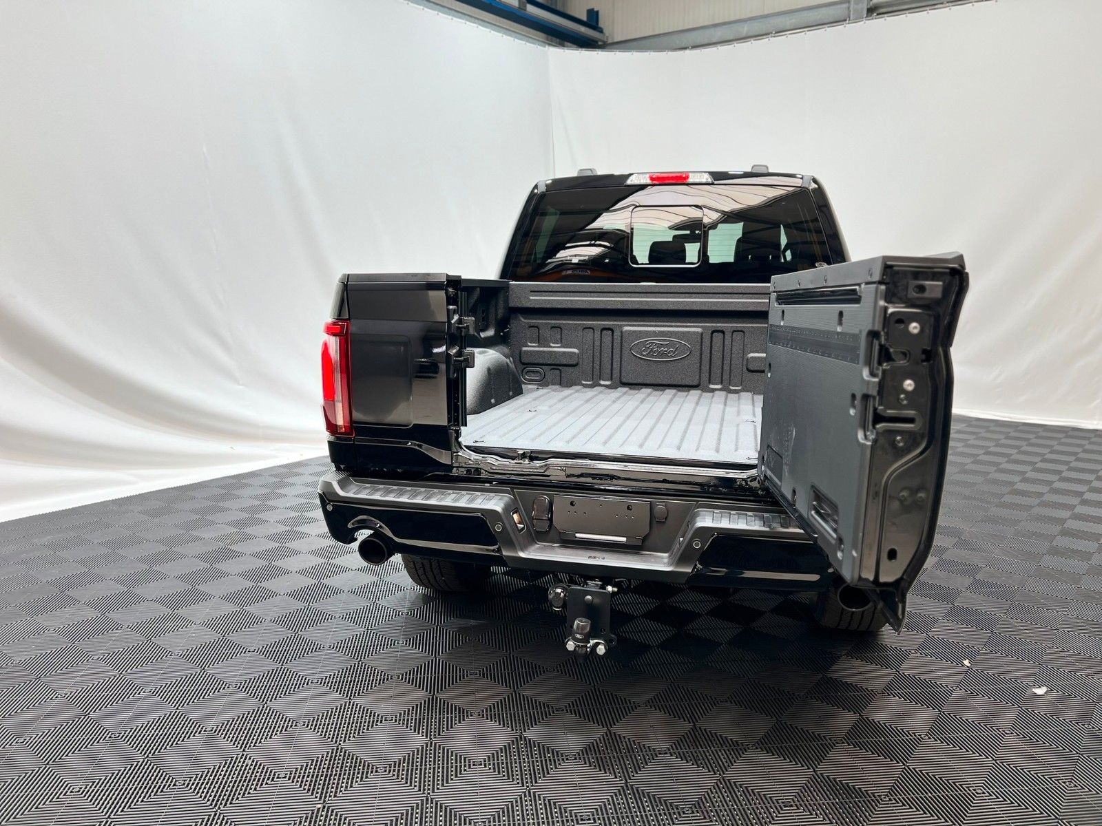 Fahrzeugabbildung Ford F-150 Lariat 5.0L V8 5,5" Black Ed. MY25