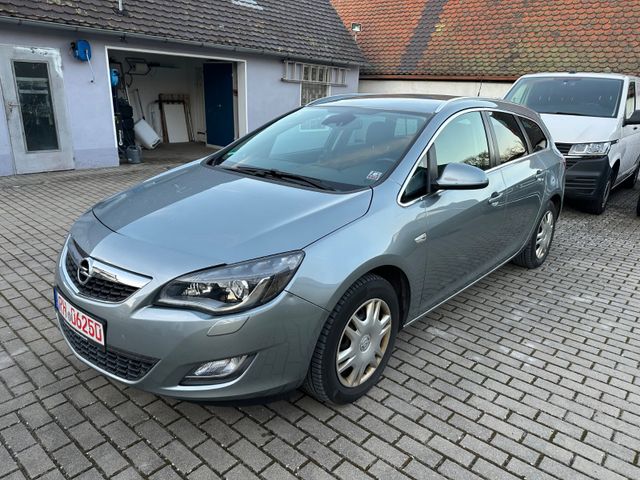 Opel Astra J Sports Tourer Innovation