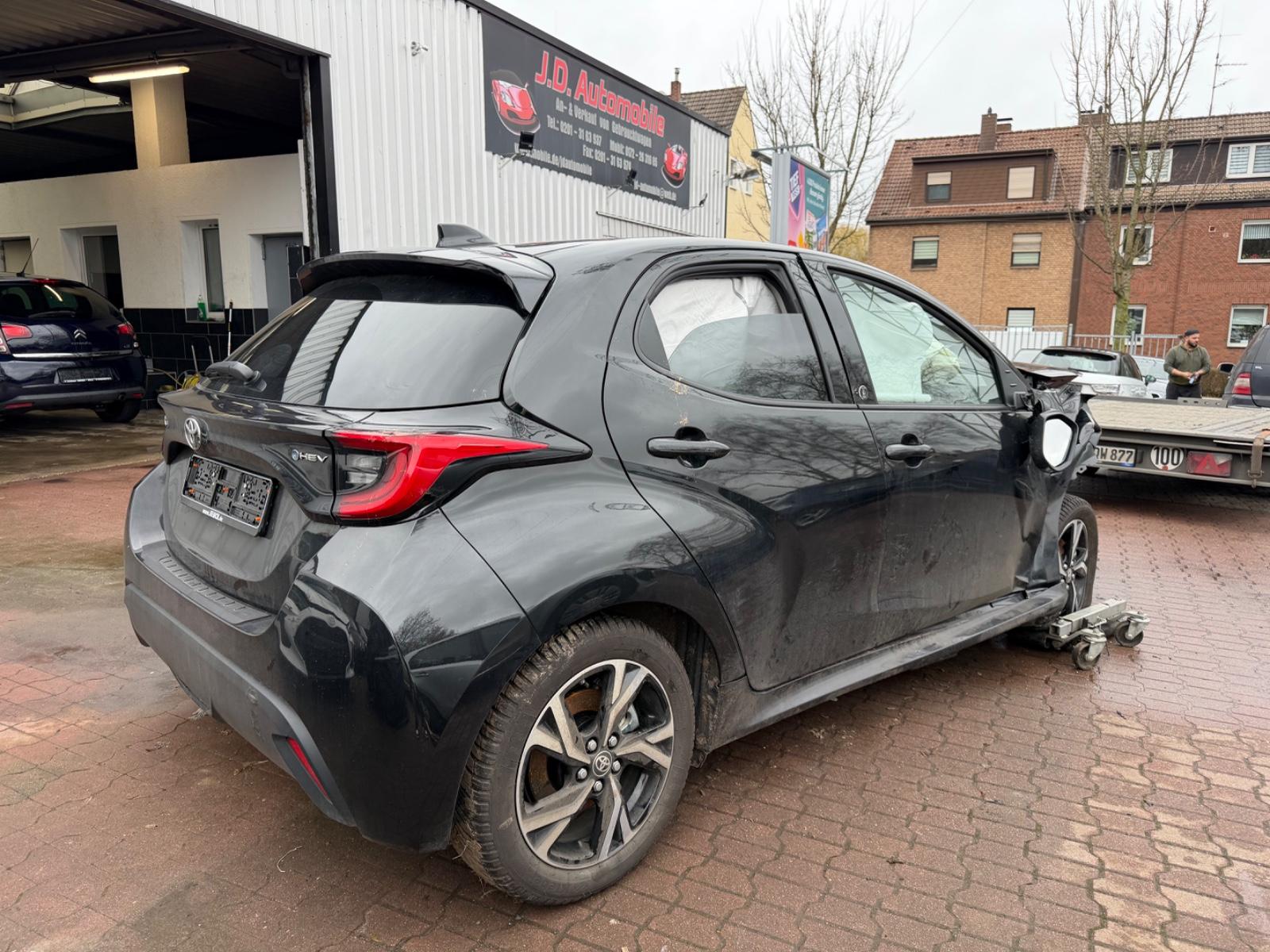 Toyota Yaris 1.5-l-VVT-i Hybrid 116 CVT Team Deutschl