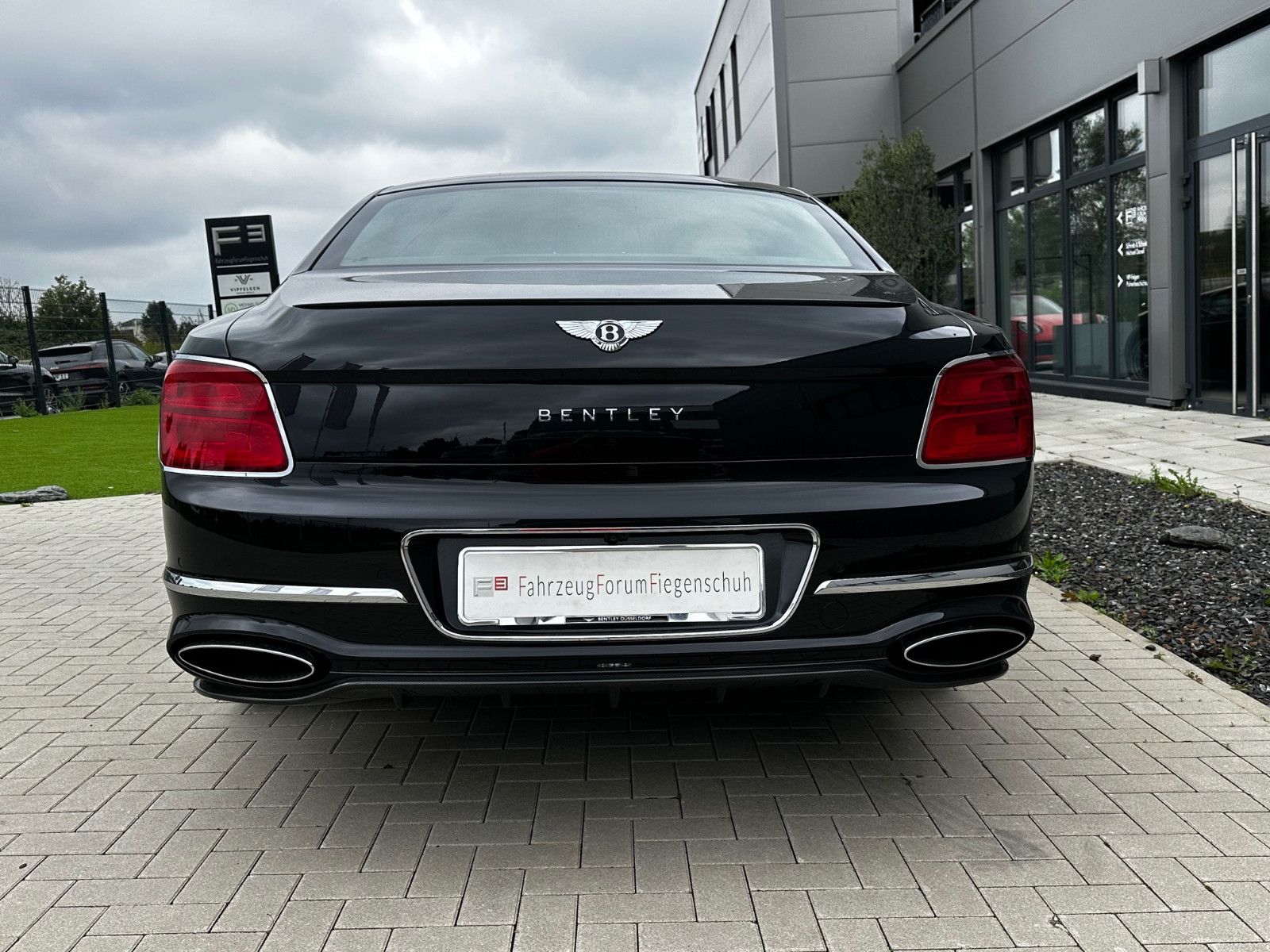 Fahrzeugabbildung Bentley Flying Spur Mulliner W12-Std-Hzg-22 Zoll-ACC-HUD