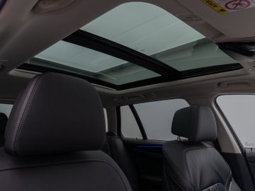 Fahrzeugabbildung BMW 530d xDr Tour AHK  Pano ACC HUD Komfortsitz