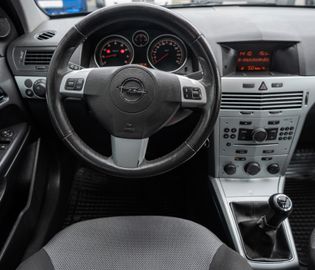 Fahrzeugabbildung Opel Astra 1.6 H Caravan KLIMA|TEMPOMAT|BC