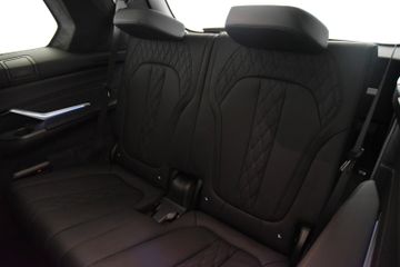 BMW X7 - 7