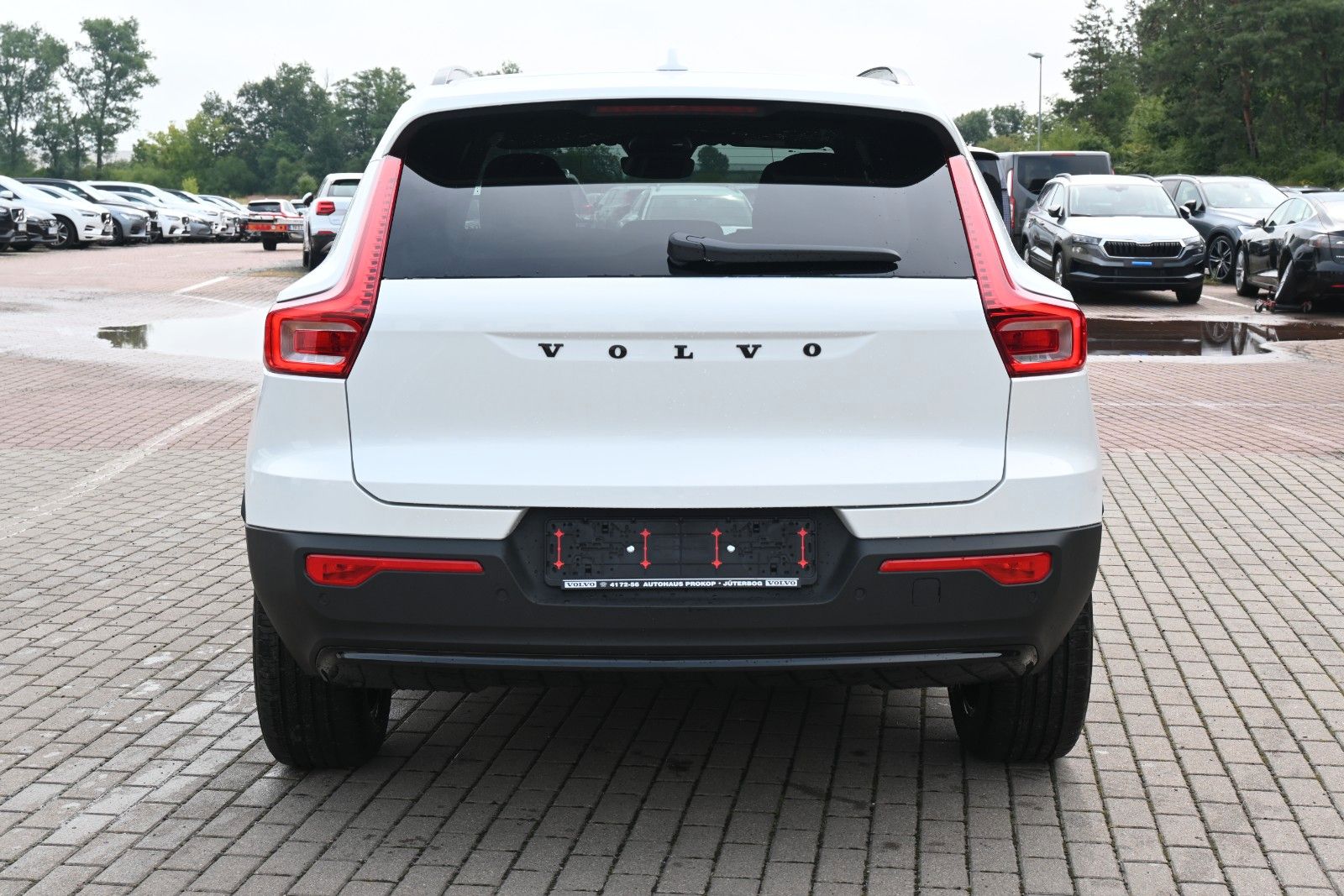 Fahrzeugabbildung Volvo XC40 B3 DKG Plus Dark*FSHZG*Pixel*360°*ACC