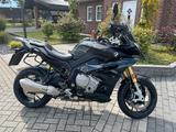 BMW S 1000 XR Triple Black mit Carbon-Elementen - BMW C X