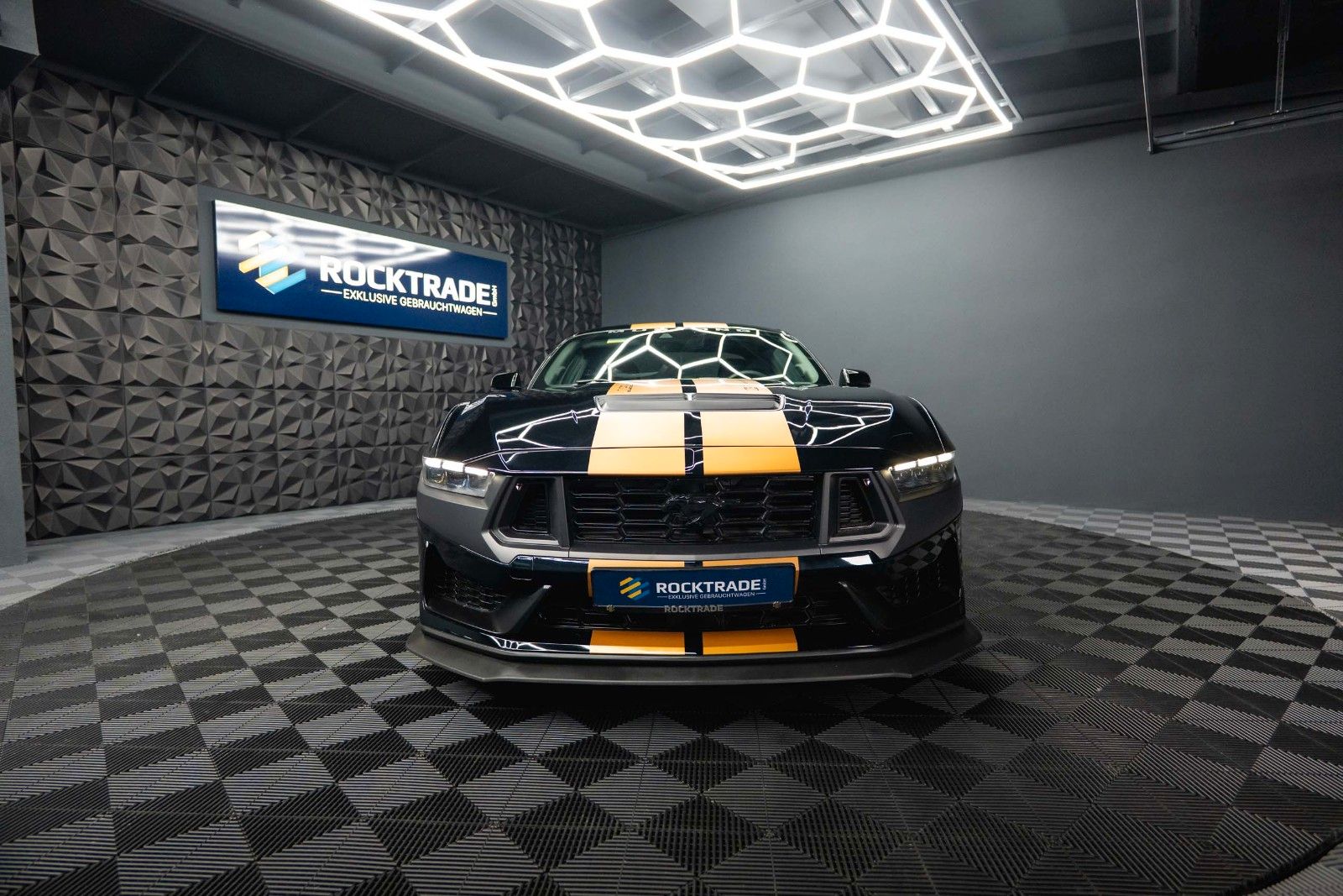Fahrzeugabbildung Ford Mustang Fastback 5.0 Ti-VCT V8 Dark Horse 6-Gang