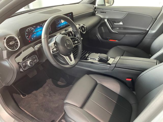 Fahrzeugabbildung Mercedes-Benz A 220 d /Progressive/Multibeam/Pano/360°