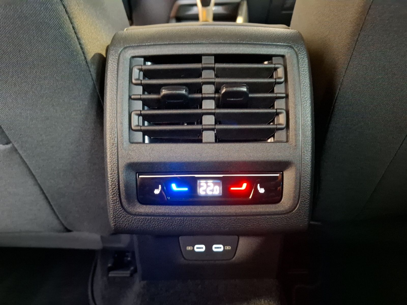 Fahrzeugabbildung Volkswagen Golf VIII Variant TSI Life Standhzg. LED Navi HU