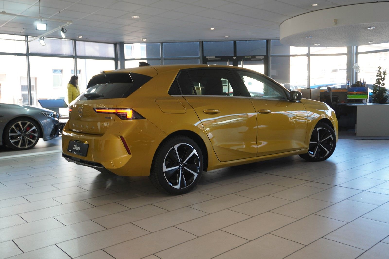 Fahrzeugabbildung Opel Astra L Lim. 1.6 HYBRID ELEGANCE NAVI/LED/SH/AHK
