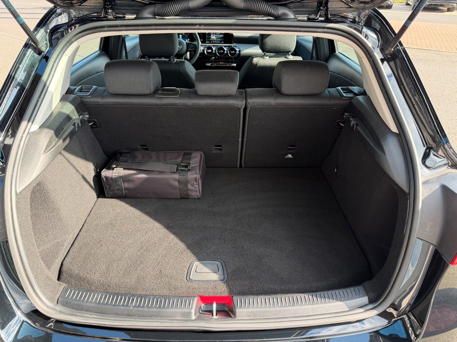 Fahrzeugabbildung Mercedes-Benz A 250e