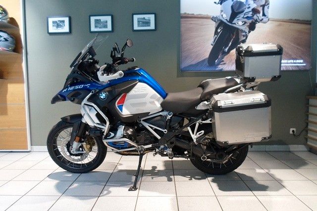 Fahrzeugabbildung BMW R1250GS ADV mit Koffer & Frästeile Paket