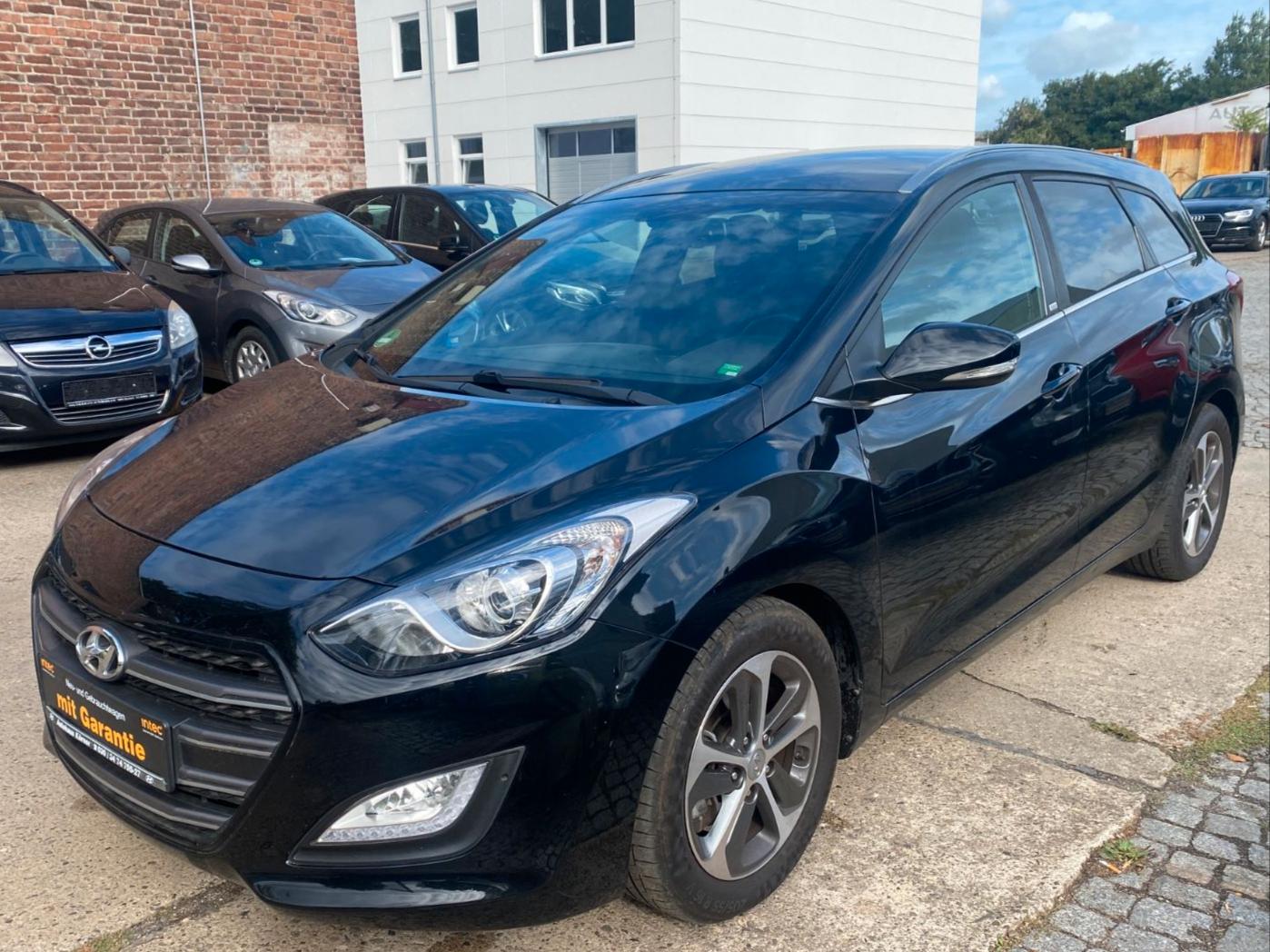 Hyundai i30 cw blue Passion PDC+Sitzheizung+1.Hand