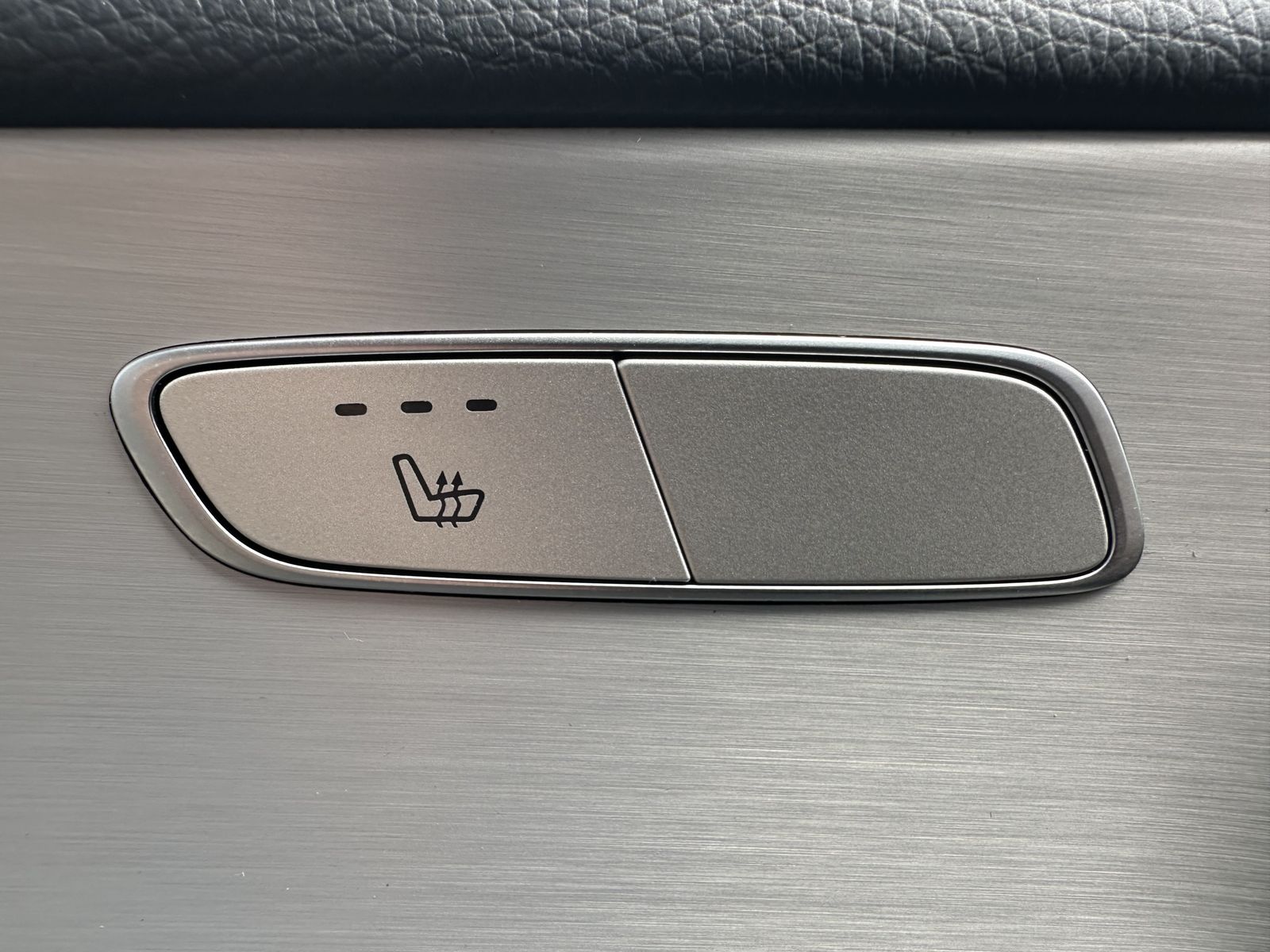 Fahrzeugabbildung Mercedes-Benz E 300e T Avantgarde NAV+LED+KAMERA+SHZ+VCOCKPIT