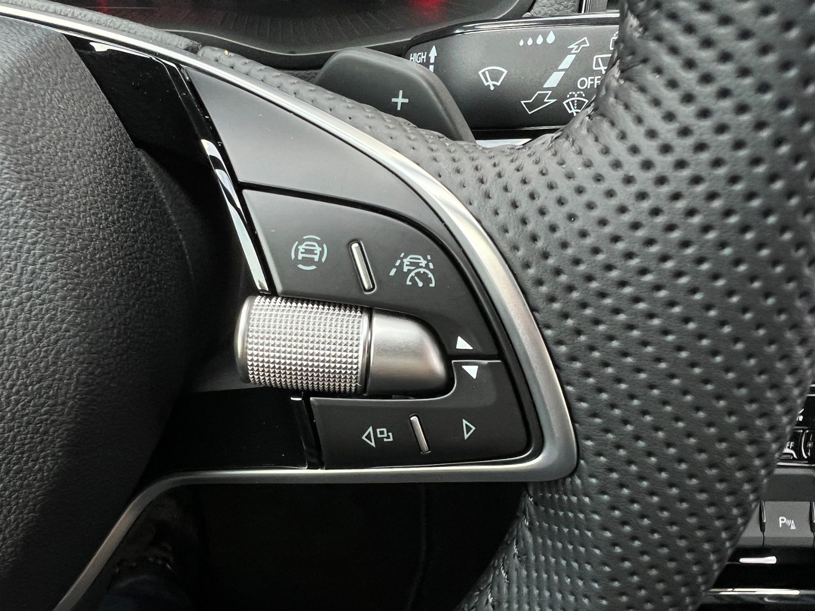 Fahrzeugabbildung SKODA Karoq Sportline 2.0 TSI 4x4 DSG *Panorama, AHK,