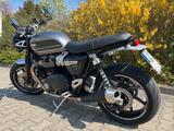Triumph Speed Twin 1200 mit nur 5.490 km - TRIUMPH SPEED TWIN 1200
