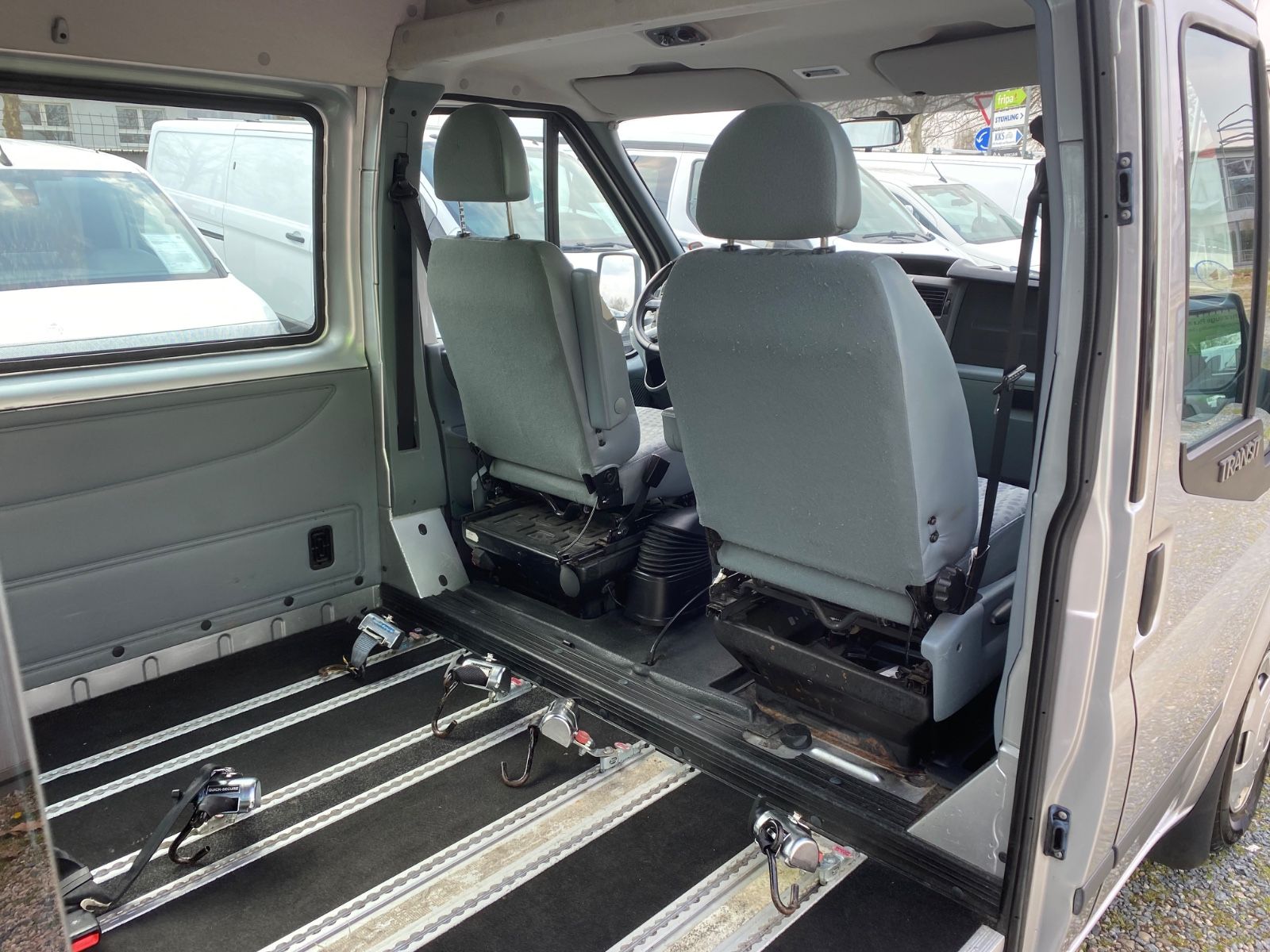 Fahrzeugabbildung Ford Transit Kombi FT 300 M Trend,STH,ROLLSTUHLLIFT