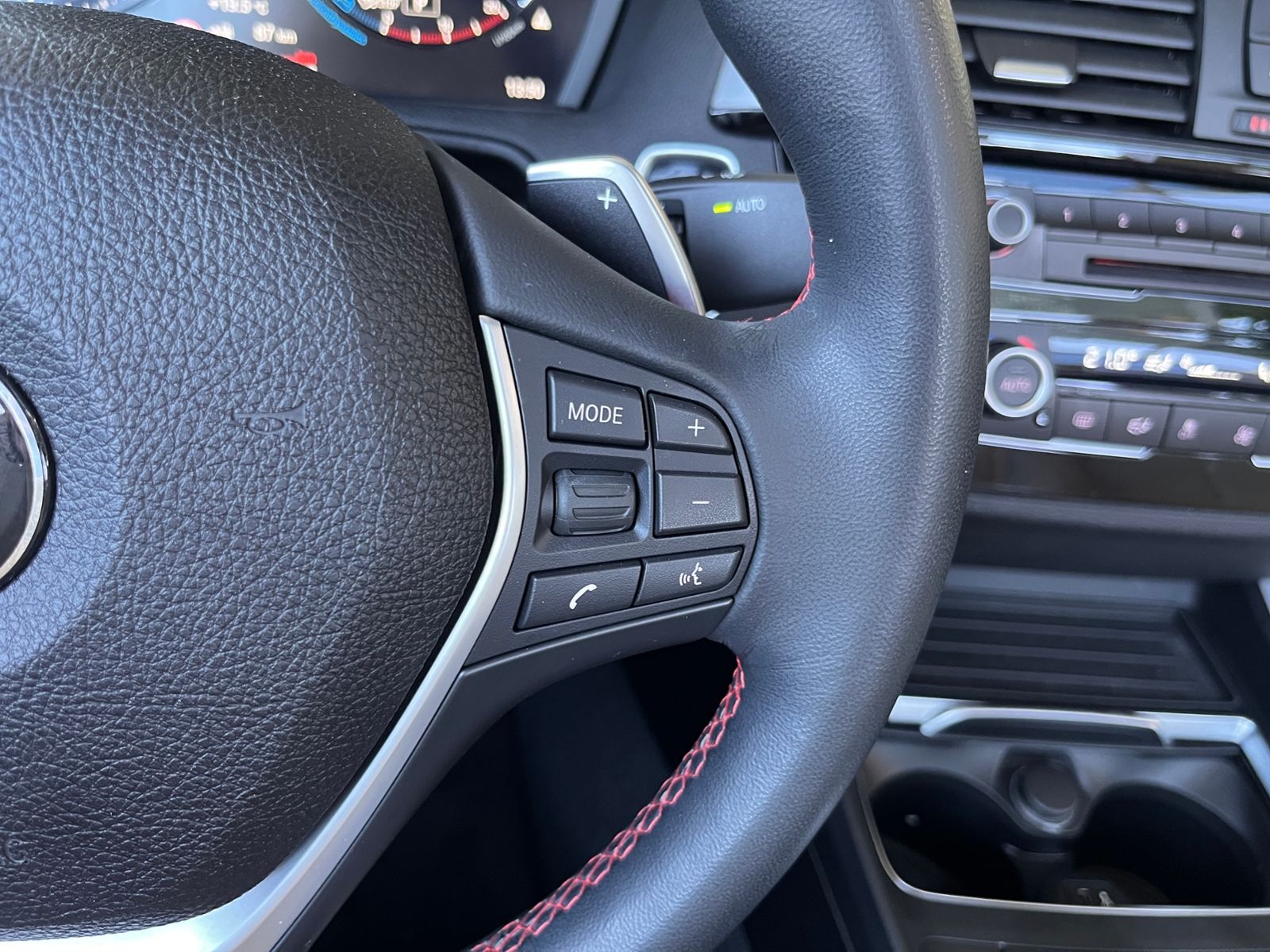 Fahrzeugabbildung BMW 220i Cabrio Sport Line H/K LEDER LED NAV SHZ 18"