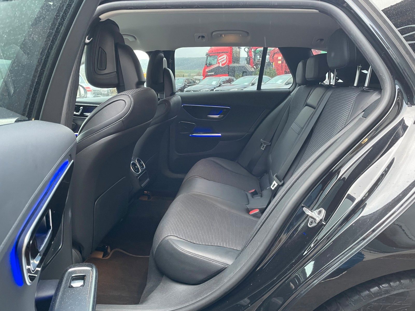 Fahrzeugabbildung Mercedes-Benz C 220 d T AVANTGARDE AHK+HUD+360°+STDH+DISTR