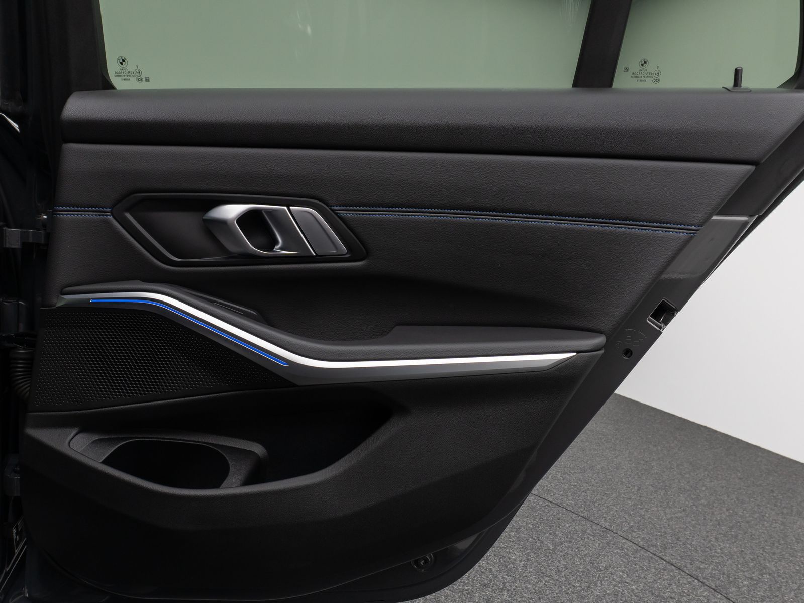 Fahrzeugabbildung BMW 330i M Sport Kamera DAB CockPitPr AHK Alarm 19"