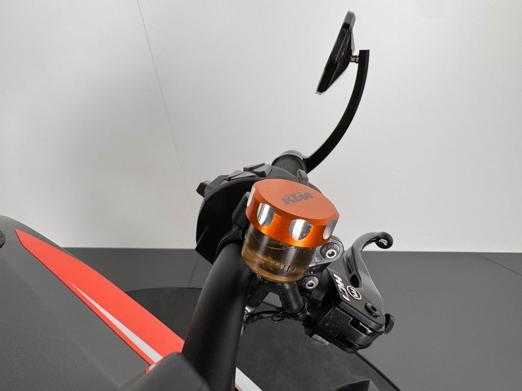 Fahrzeugabbildung KTM 1290 SUPER DUKE R *ZUBEHÖR *SERIVCE NEU *1. HAND