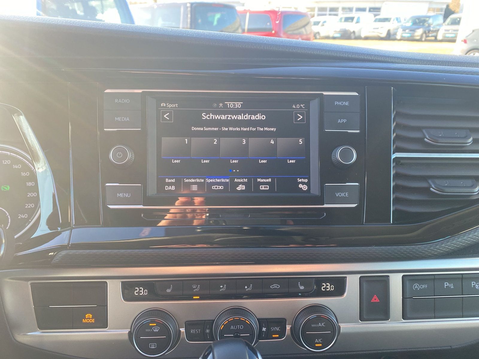 Fahrzeugabbildung Volkswagen T6 Multivan 2.0 TDI DSG 4M Edition BEHINDERTENGE