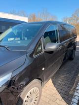 Hyundai STARIA 2.2 CRDi Signature 7-Sitzer Auto 2WD ... - blaue Hyundai STARIA