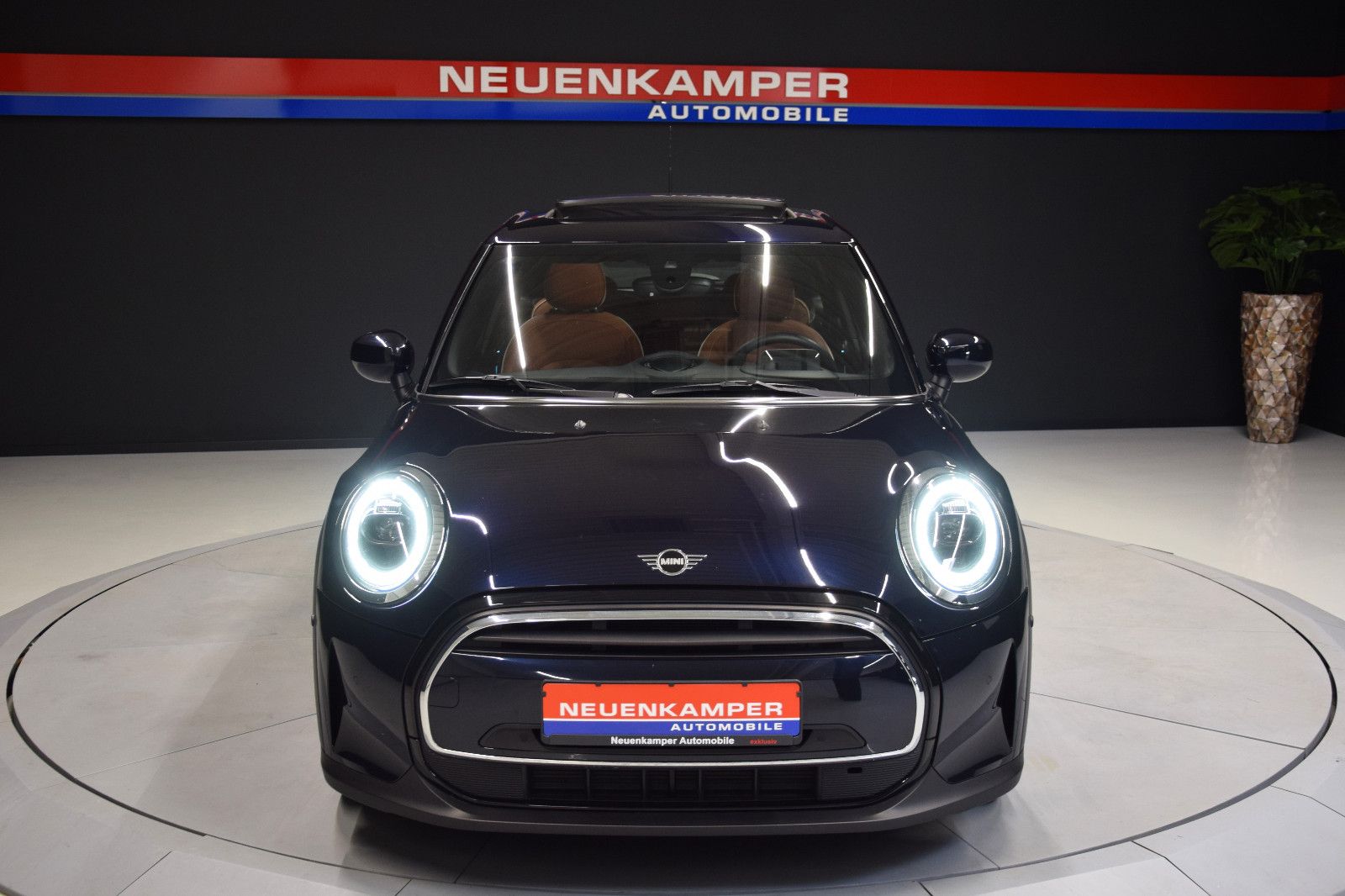 Fahrzeugabbildung MINI Cooper MINI Yours Trim Steptronic Pano Leder HuD